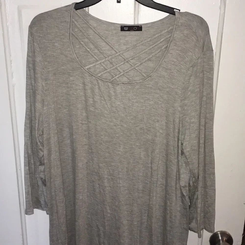 Gray Vision crisscross shirt, large